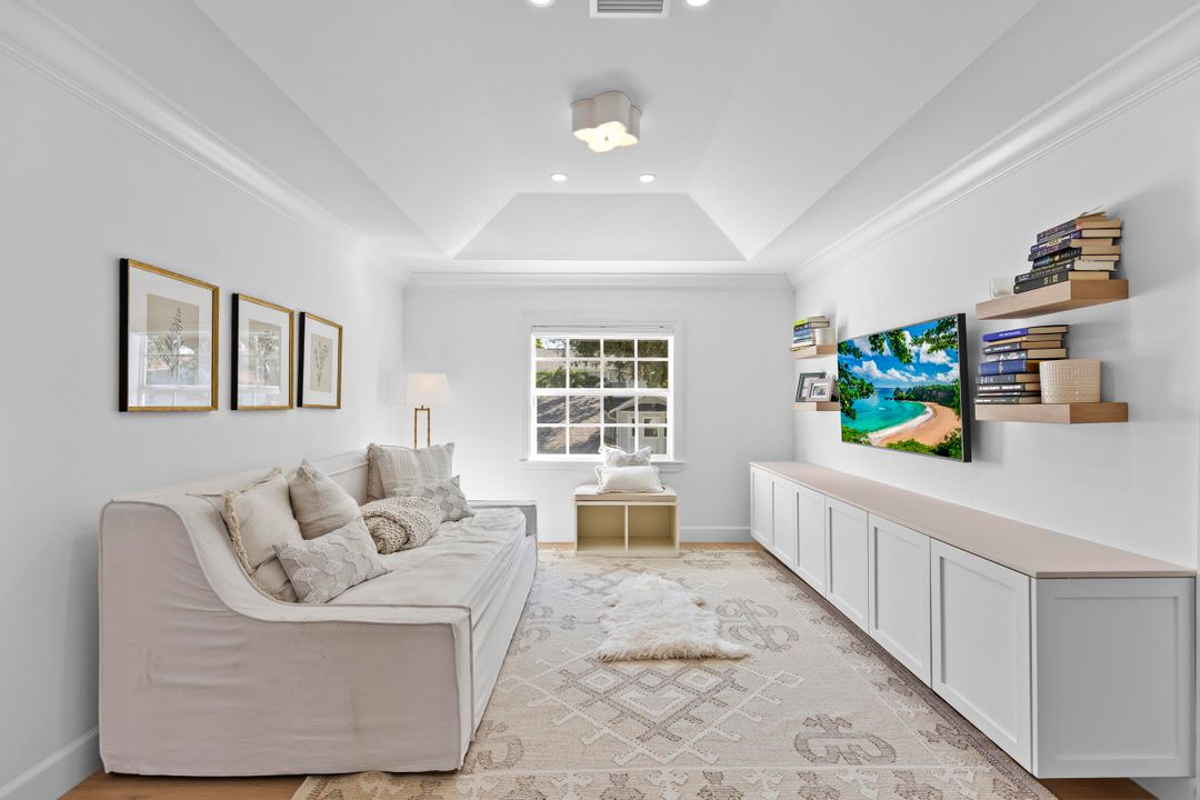 合同活跃: $4,255,000 (5 贝兹, 5 浴室, 4296 平方英尺)