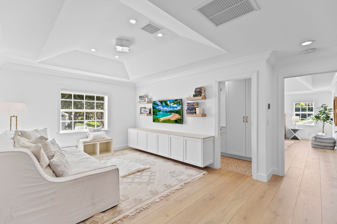 合同活跃: $4,255,000 (5 贝兹, 5 浴室, 4296 平方英尺)