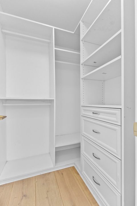 合同活跃: $4,255,000 (5 贝兹, 5 浴室, 4296 平方英尺)