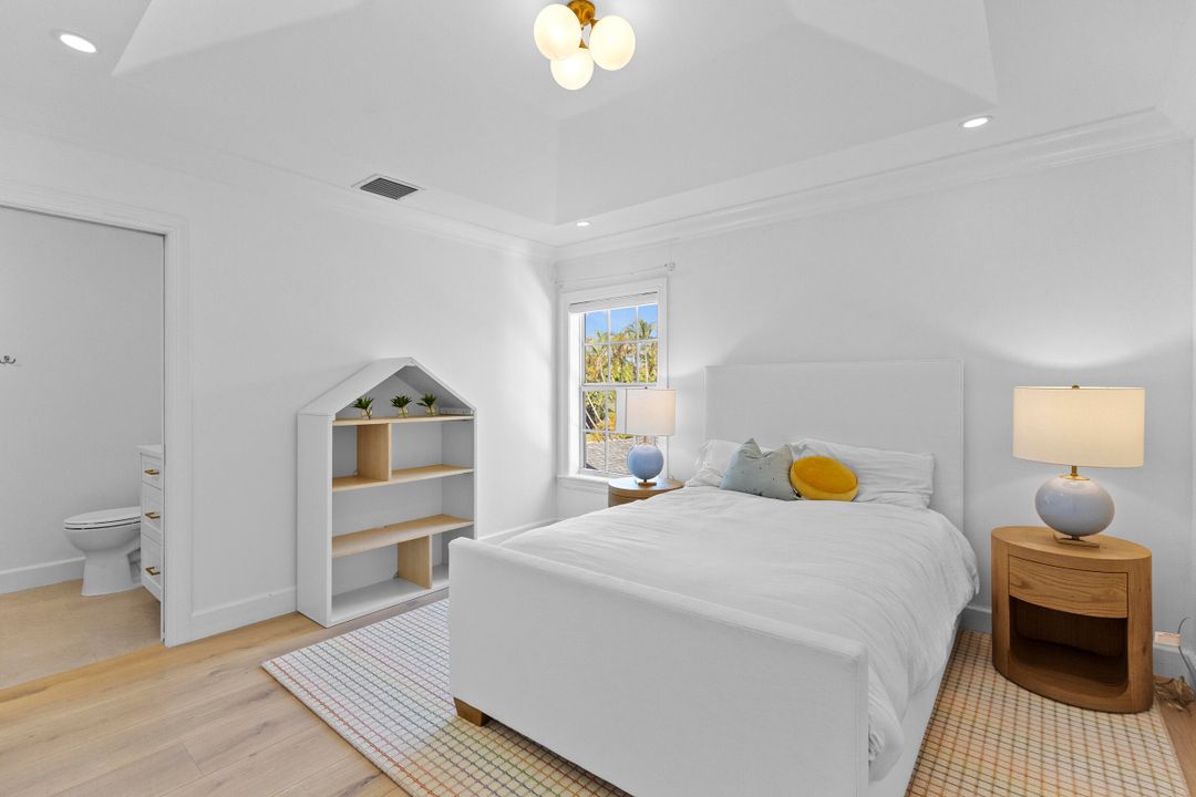 合同活跃: $4,255,000 (5 贝兹, 5 浴室, 4296 平方英尺)