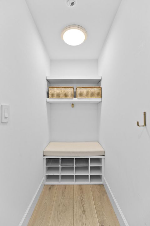 合同活跃: $4,255,000 (5 贝兹, 5 浴室, 4296 平方英尺)