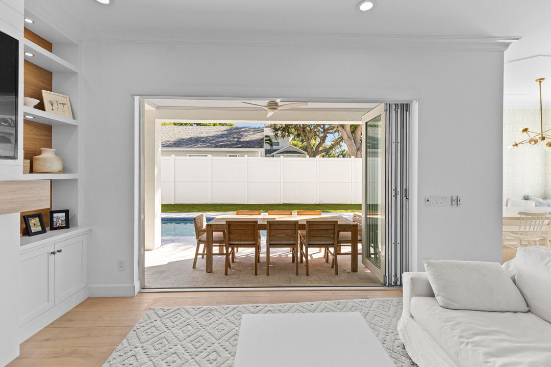 合同活跃: $4,255,000 (5 贝兹, 5 浴室, 4296 平方英尺)