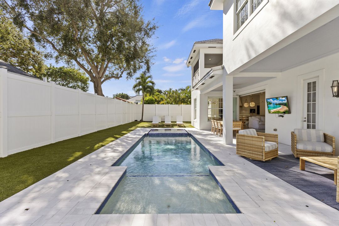 合同活跃: $4,255,000 (5 贝兹, 5 浴室, 4296 平方英尺)