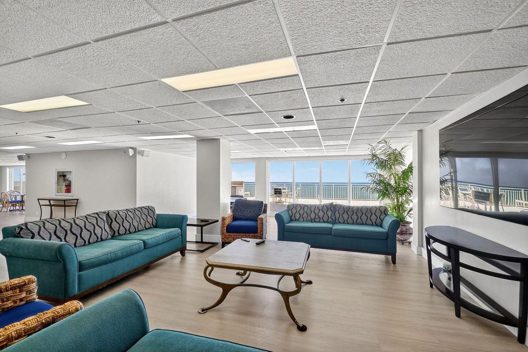 Activo con contrato: $4,350 (2 camas, 2 baños, 1100 Pies cuadrados)