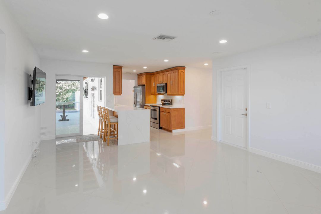 В аренду: $6,000 (3 спален, 2 ванн, 1737 Квадратных фут)