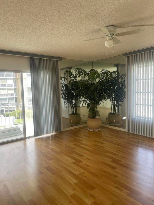 For Sale: $350,000 (3 beds, 2 baths, 1734 Square Feet)