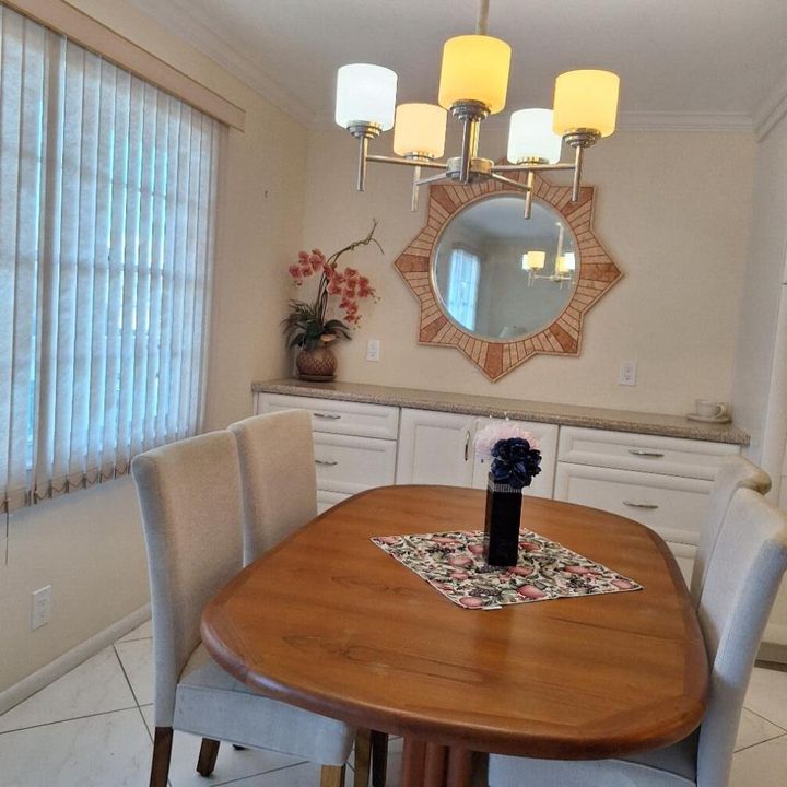 For Sale: $298,500 (2 beds, 2 baths, 1008 Square Feet)