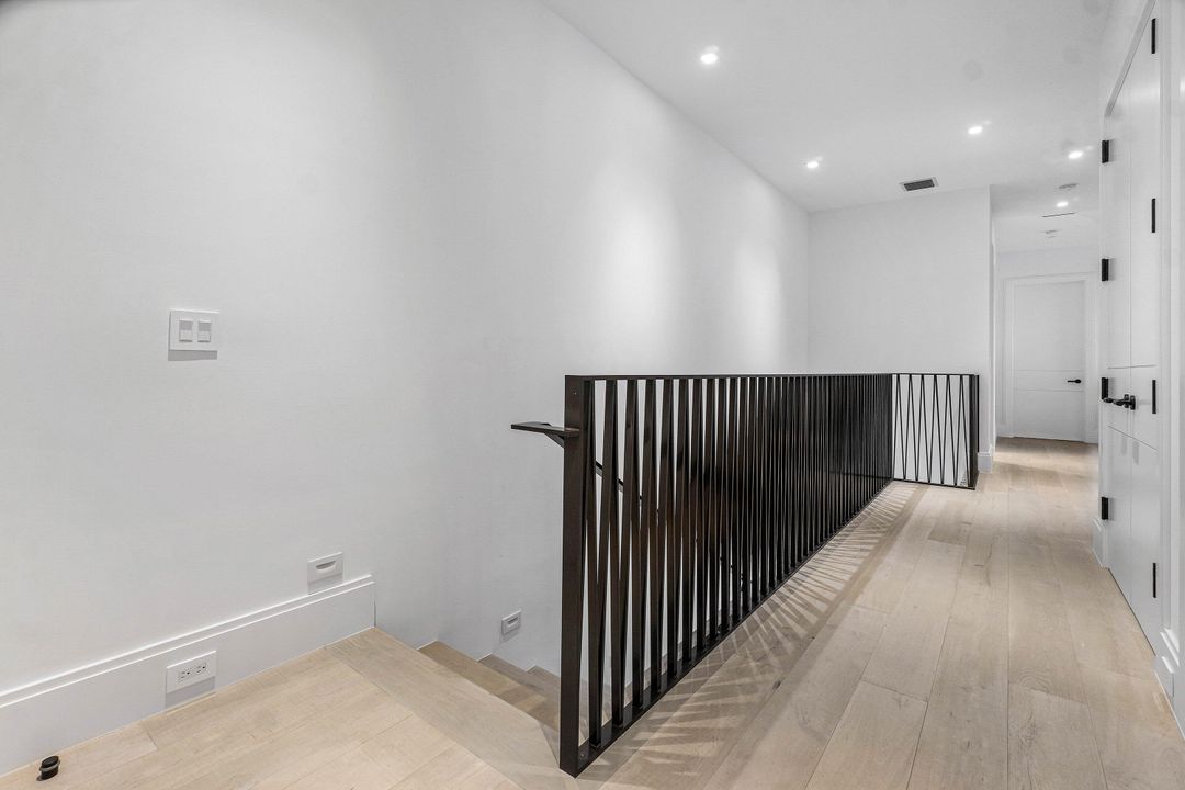 На продажу: $3,825,000 (4 спален, 3 ванн, 3001 Квадратных фут)