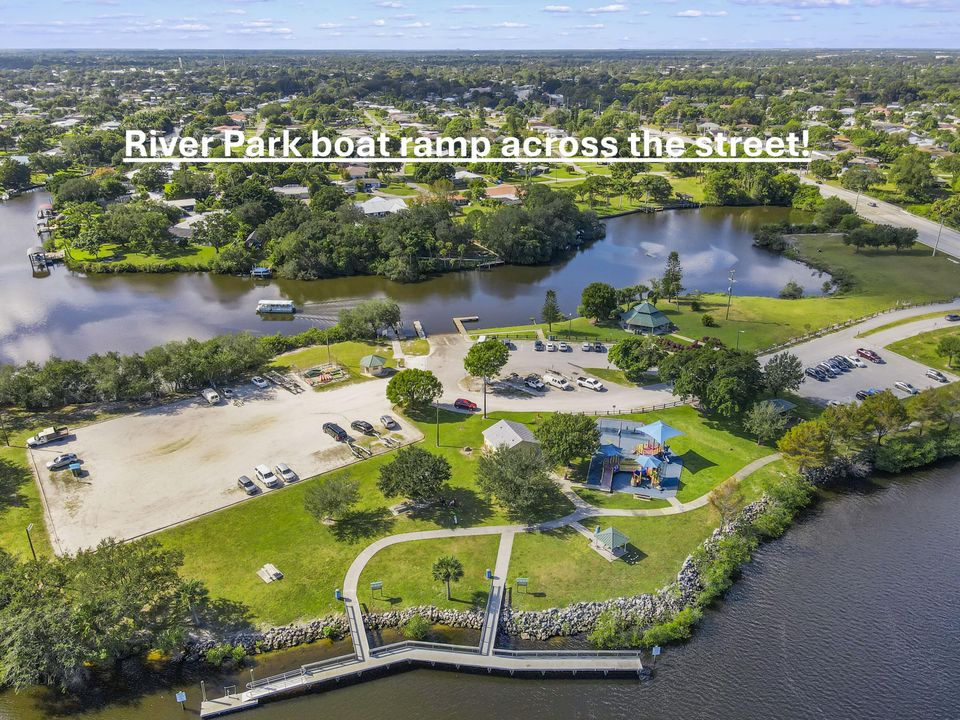 For Sale: $279,000 (2 beds, 2 baths, 1305 Square Feet)