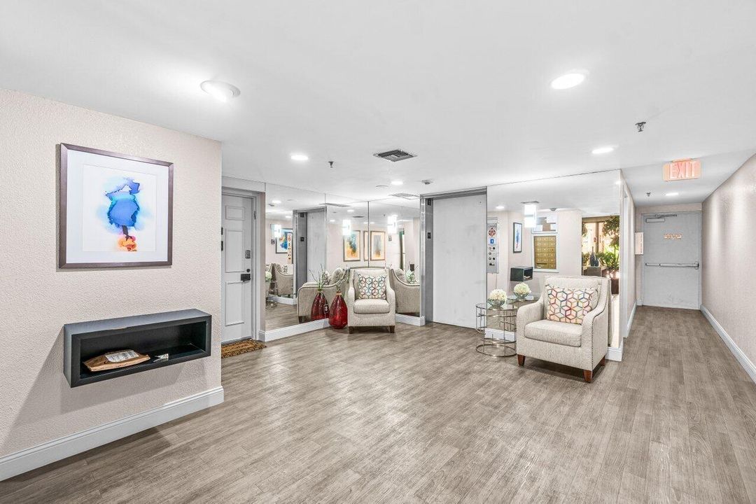 合同活跃: $460,000 (3 贝兹, 2 浴室, 2025 平方英尺)