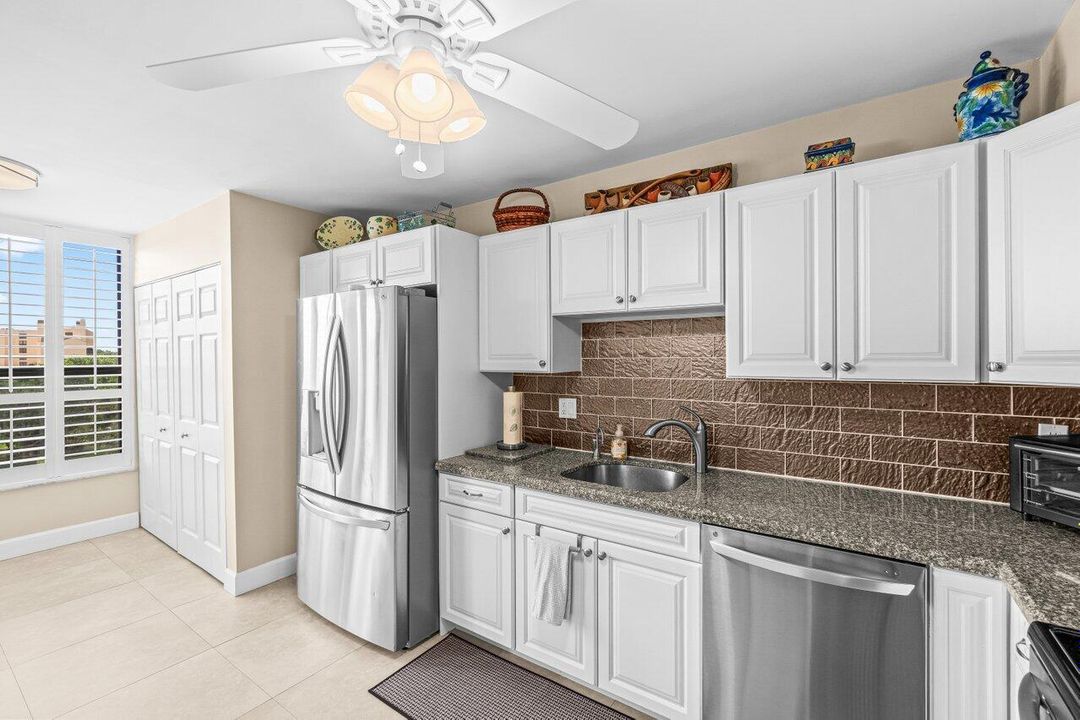 合同活跃: $460,000 (3 贝兹, 2 浴室, 2025 平方英尺)