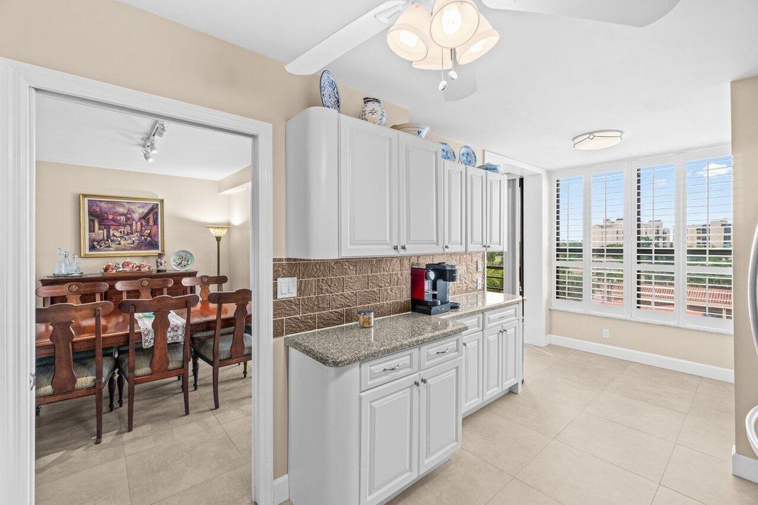 合同活跃: $460,000 (3 贝兹, 2 浴室, 2025 平方英尺)