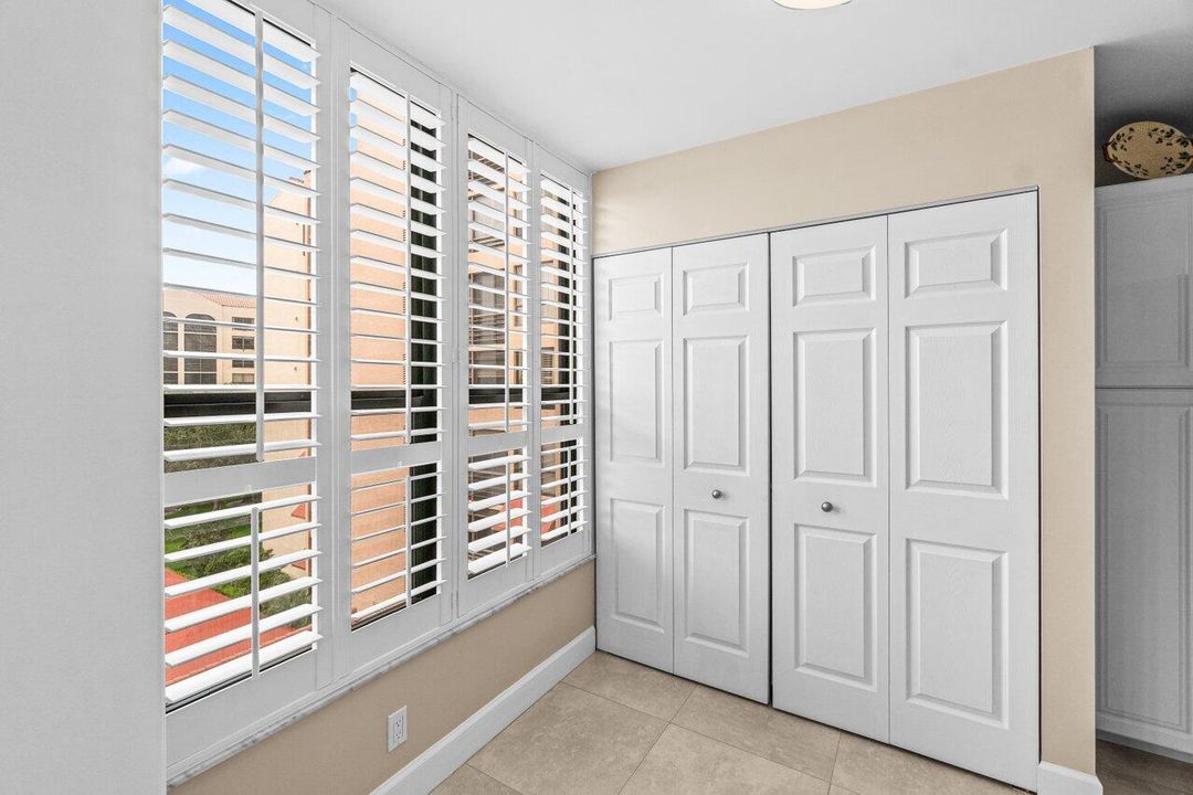 合同活跃: $460,000 (3 贝兹, 2 浴室, 2025 平方英尺)