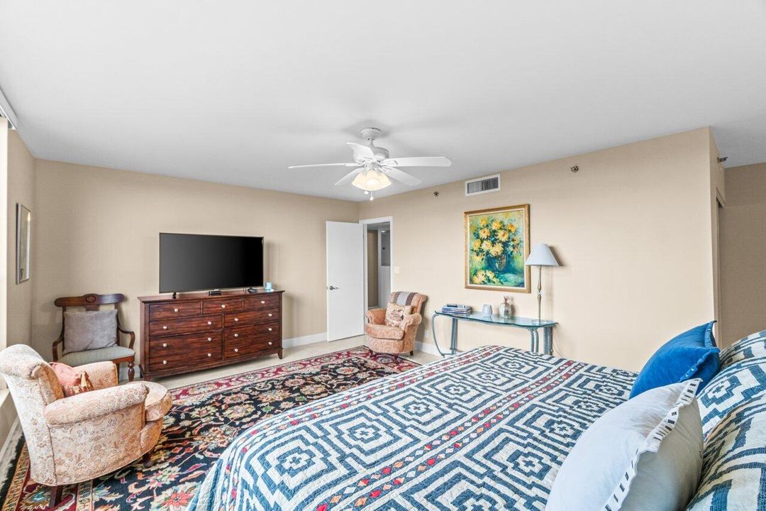 合同活跃: $460,000 (3 贝兹, 2 浴室, 2025 平方英尺)