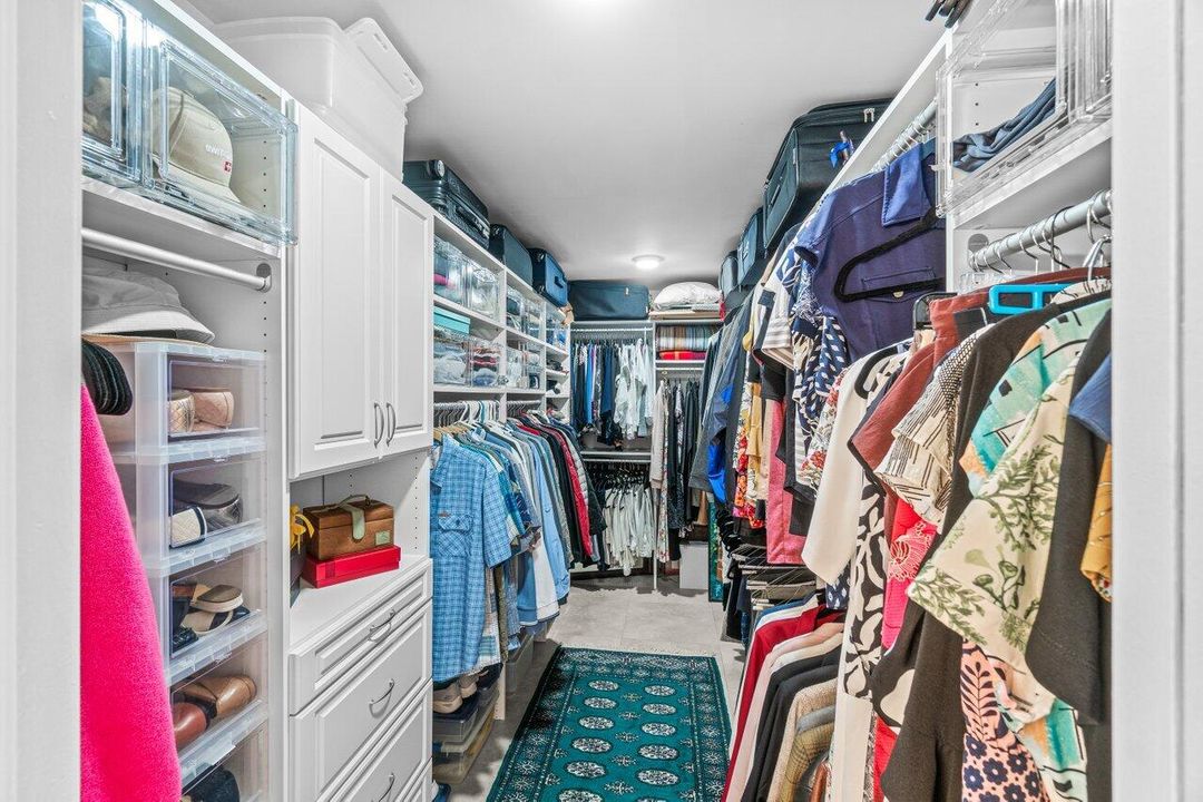 合同活跃: $460,000 (3 贝兹, 2 浴室, 2025 平方英尺)