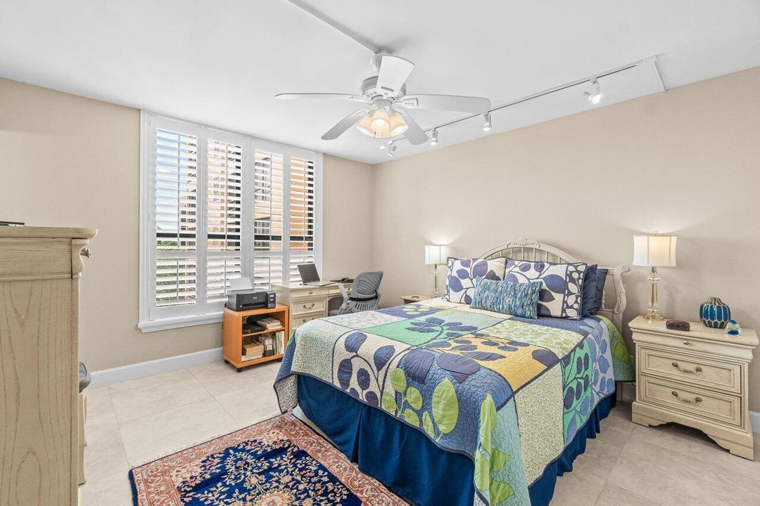 合同活跃: $460,000 (3 贝兹, 2 浴室, 2025 平方英尺)