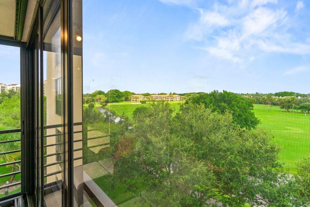 合同活跃: $460,000 (3 贝兹, 2 浴室, 2025 平方英尺)