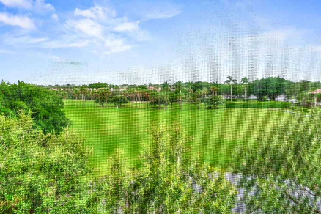 合同活跃: $460,000 (3 贝兹, 2 浴室, 2025 平方英尺)