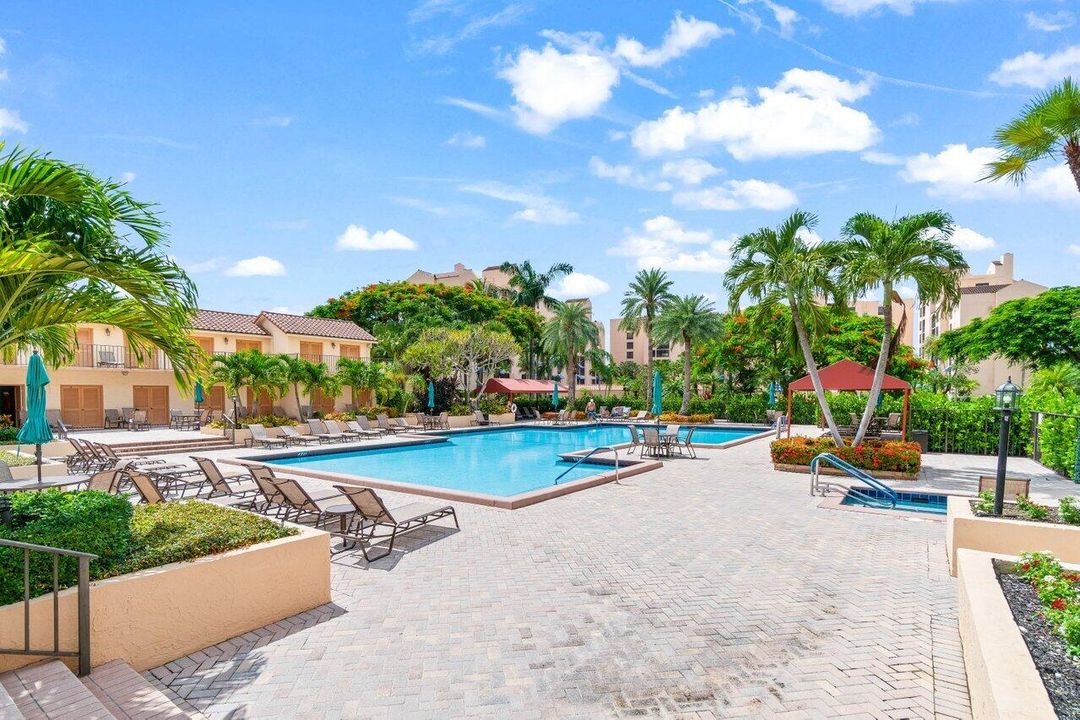 合同活跃: $460,000 (3 贝兹, 2 浴室, 2025 平方英尺)