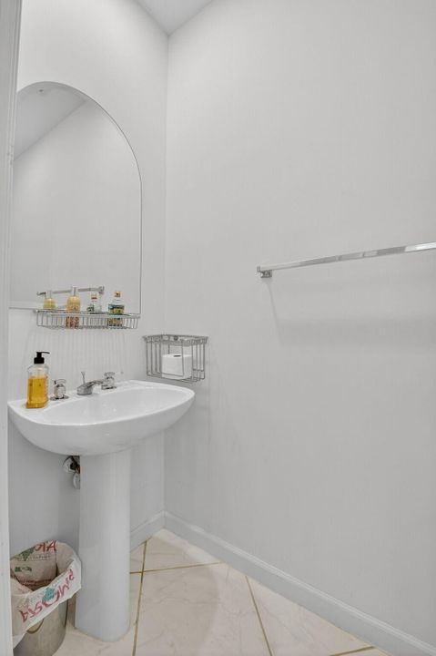 待售: $799,000 (4 贝兹, 3 浴室, 2387 平方英尺)