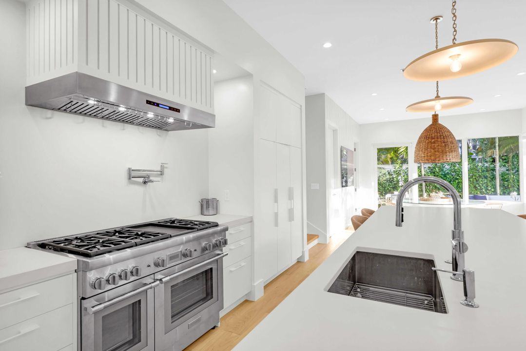 For Sale: $3,750,000 (4 beds, 5 baths, 3500 Square Feet)