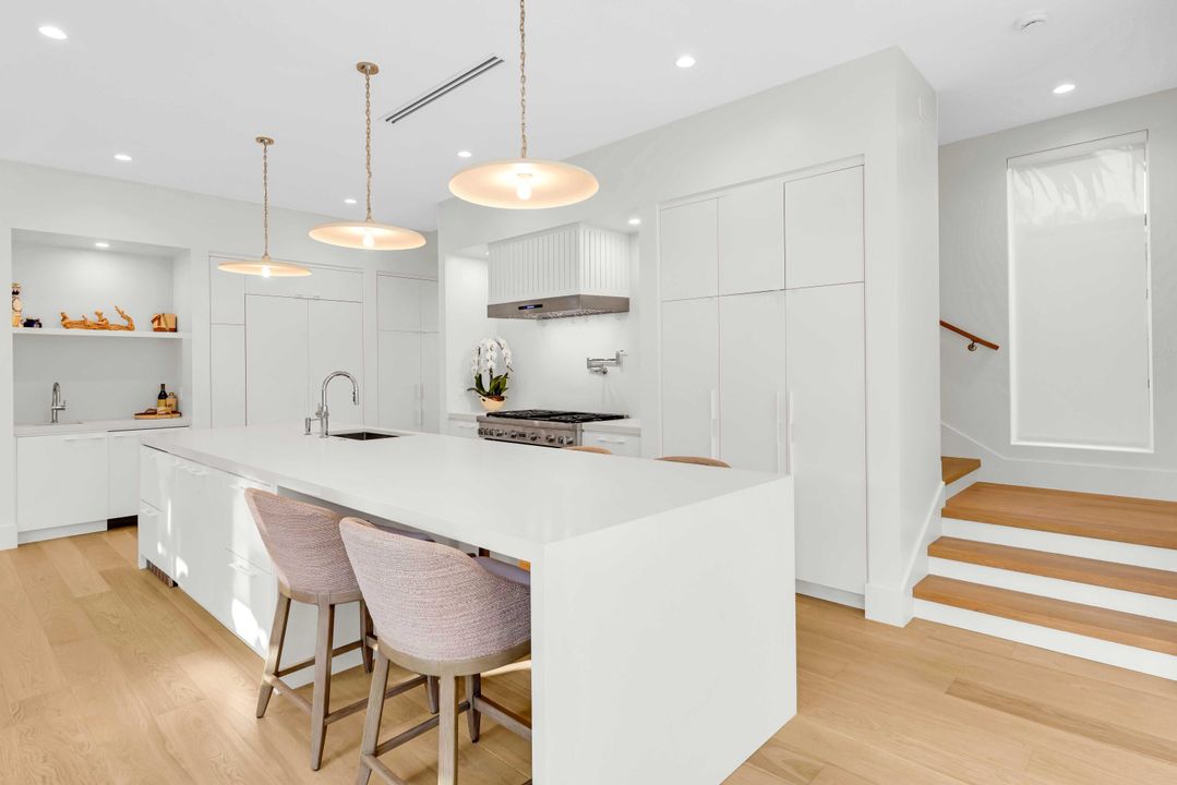 For Sale: $3,750,000 (4 beds, 5 baths, 3500 Square Feet)