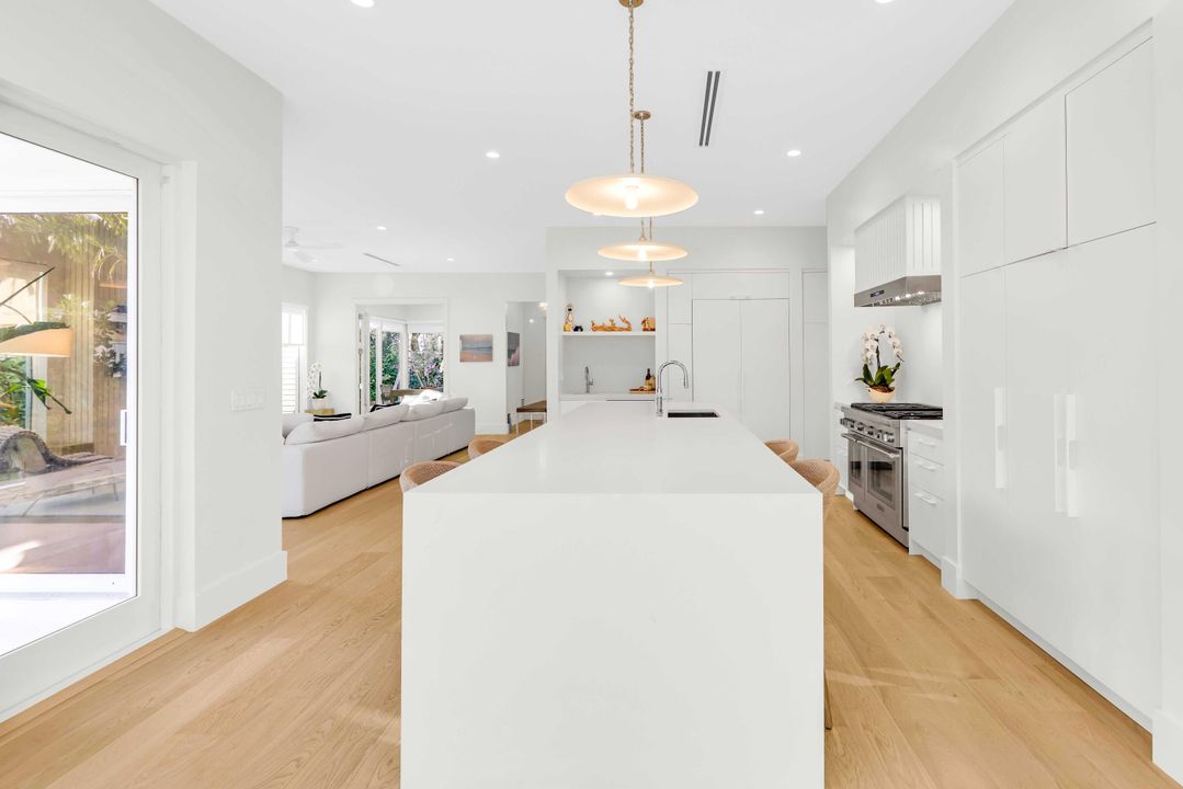 For Sale: $3,750,000 (4 beds, 5 baths, 3500 Square Feet)