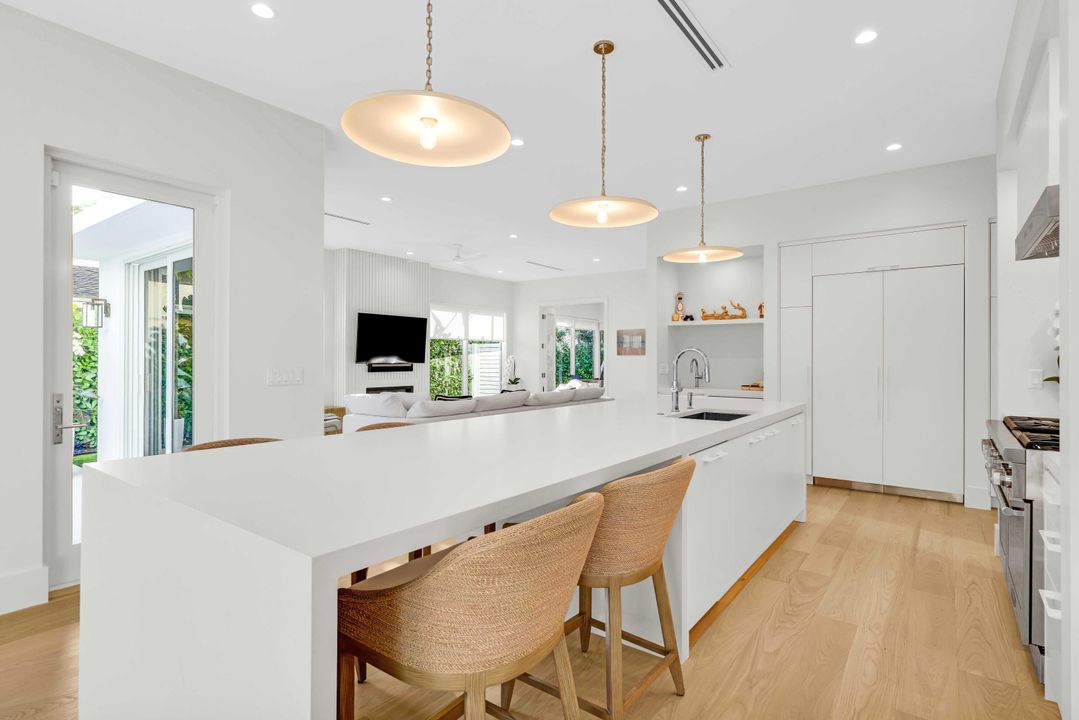 For Sale: $3,750,000 (4 beds, 5 baths, 3500 Square Feet)