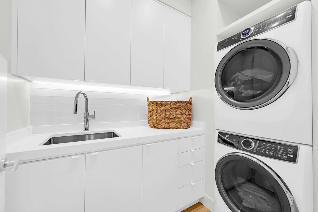 For Sale: $3,750,000 (4 beds, 5 baths, 3500 Square Feet)