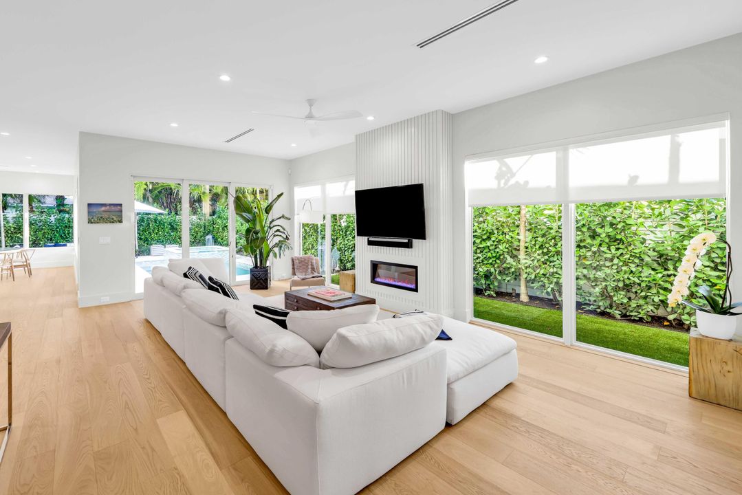 For Sale: $3,750,000 (4 beds, 5 baths, 3500 Square Feet)