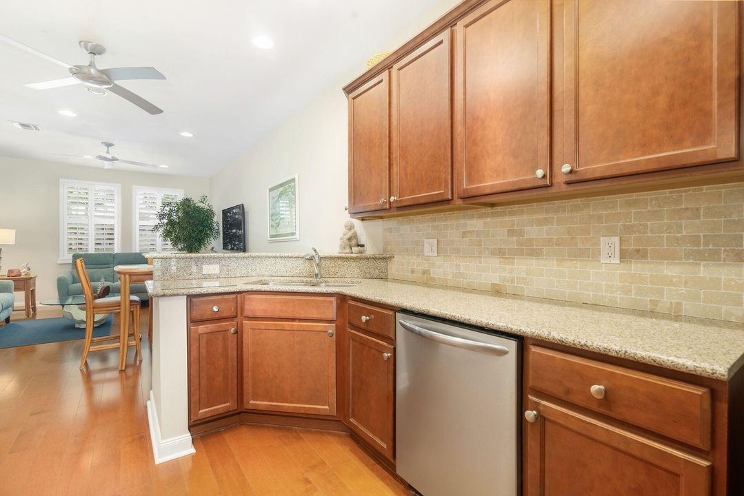 合同活跃: $600,000 (3 贝兹, 2 浴室, 1533 平方英尺)