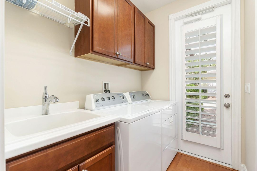 合同活跃: $600,000 (3 贝兹, 2 浴室, 1533 平方英尺)