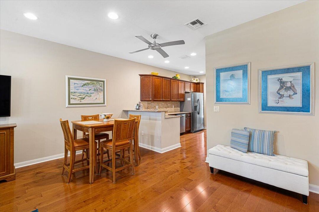 合同活跃: $600,000 (3 贝兹, 2 浴室, 1533 平方英尺)