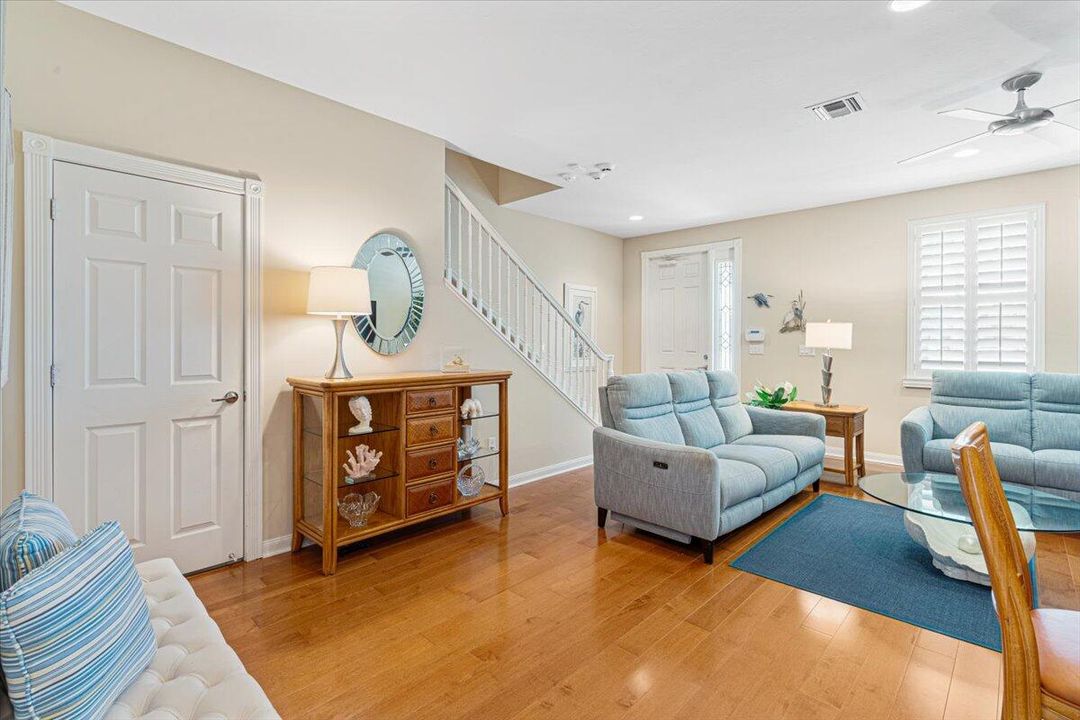 合同活跃: $600,000 (3 贝兹, 2 浴室, 1533 平方英尺)