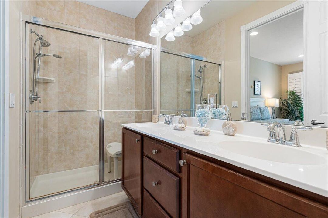 合同活跃: $600,000 (3 贝兹, 2 浴室, 1533 平方英尺)