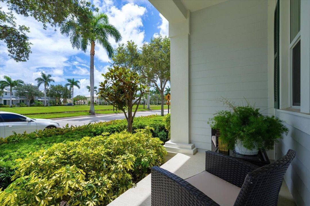 合同活跃: $600,000 (3 贝兹, 2 浴室, 1533 平方英尺)