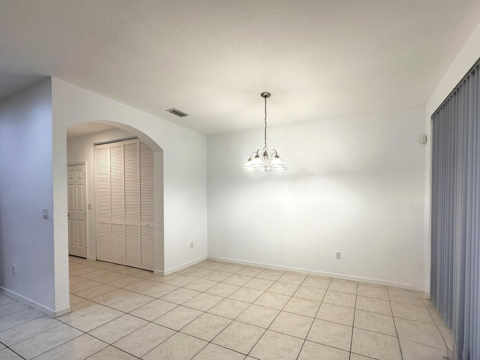 Active With Contract: $3,100 (3 beds, 2 baths, 1674 Square Feet)