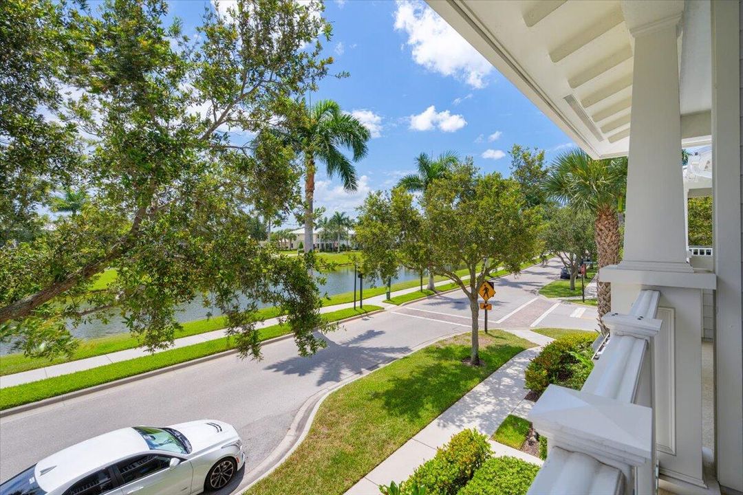 合同活跃: $600,000 (3 贝兹, 2 浴室, 1533 平方英尺)