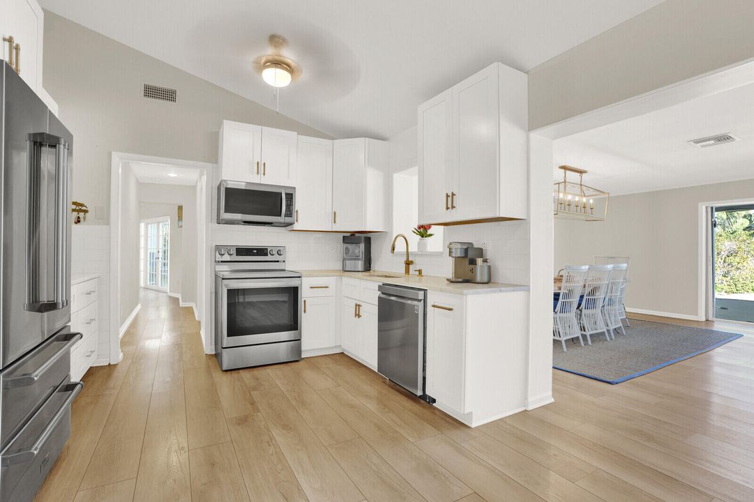 待售: $2,600,000 (5 贝兹, 4 浴室, 2774 平方英尺)