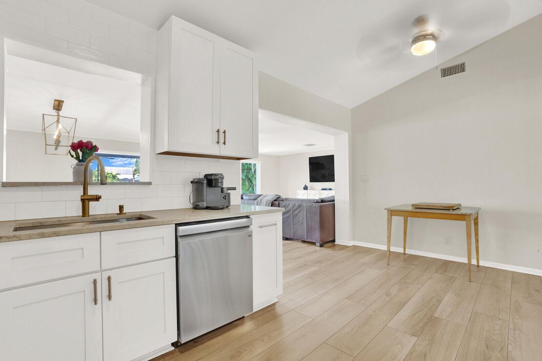 待售: $2,600,000 (5 贝兹, 4 浴室, 2774 平方英尺)