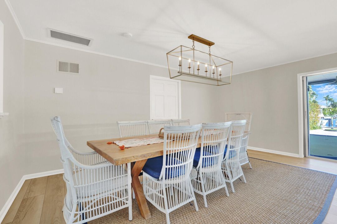 待售: $2,600,000 (5 贝兹, 4 浴室, 2774 平方英尺)