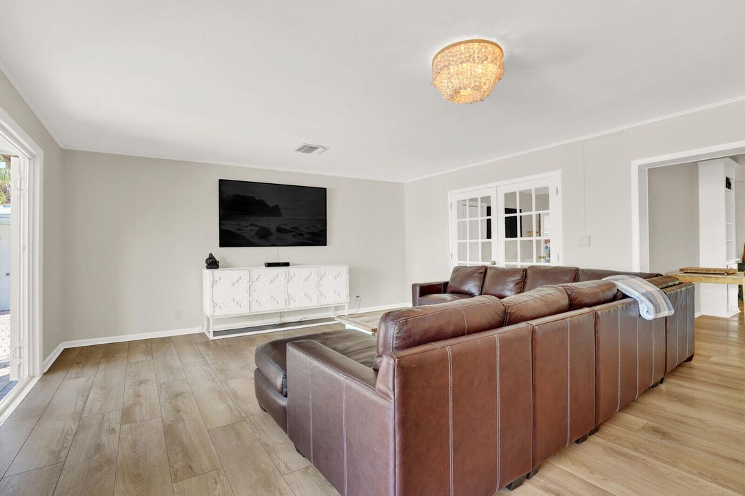 待售: $2,600,000 (5 贝兹, 4 浴室, 2774 平方英尺)