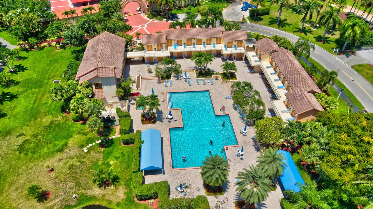 合同活跃: $460,000 (3 贝兹, 2 浴室, 2025 平方英尺)