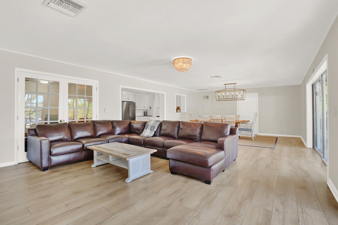 待售: $2,600,000 (5 贝兹, 4 浴室, 2774 平方英尺)