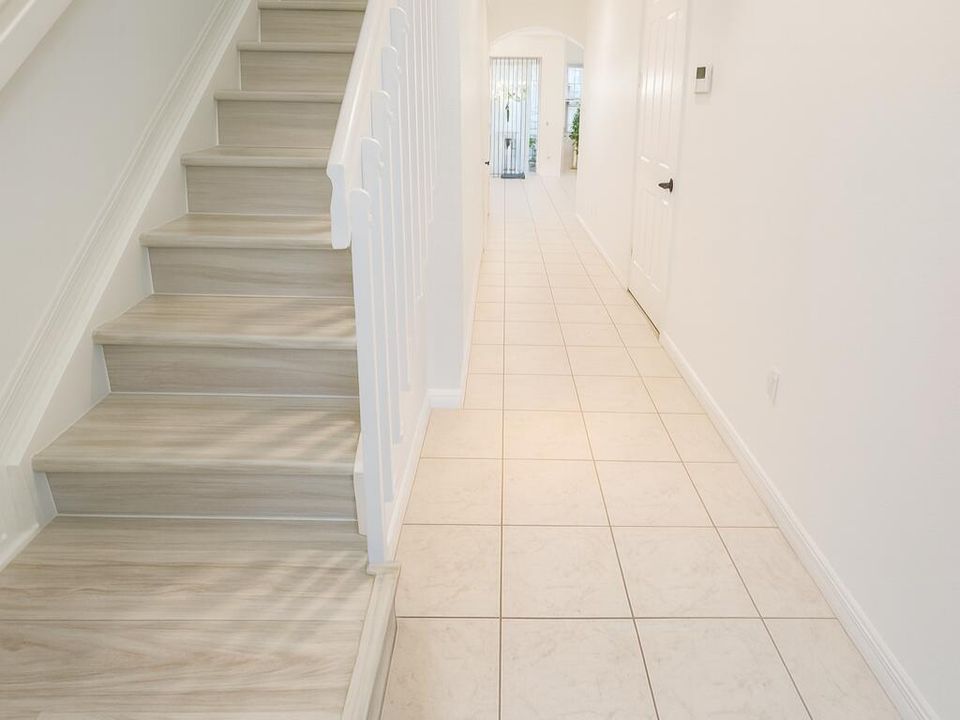 Active With Contract: $3,100 (3 beds, 2 baths, 1674 Square Feet)