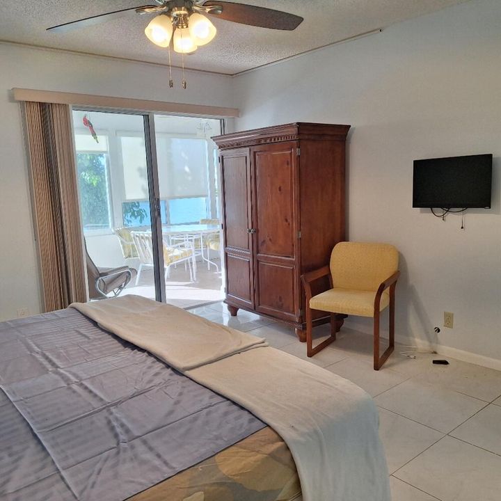 For Sale: $298,500 (2 beds, 2 baths, 1008 Square Feet)