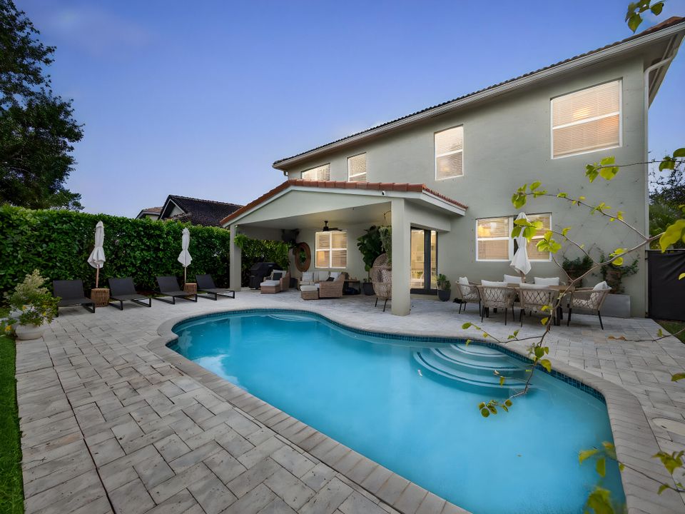 На продажу: $825,000 (4 спален, 2 ванн, 3006 Квадратных фут)