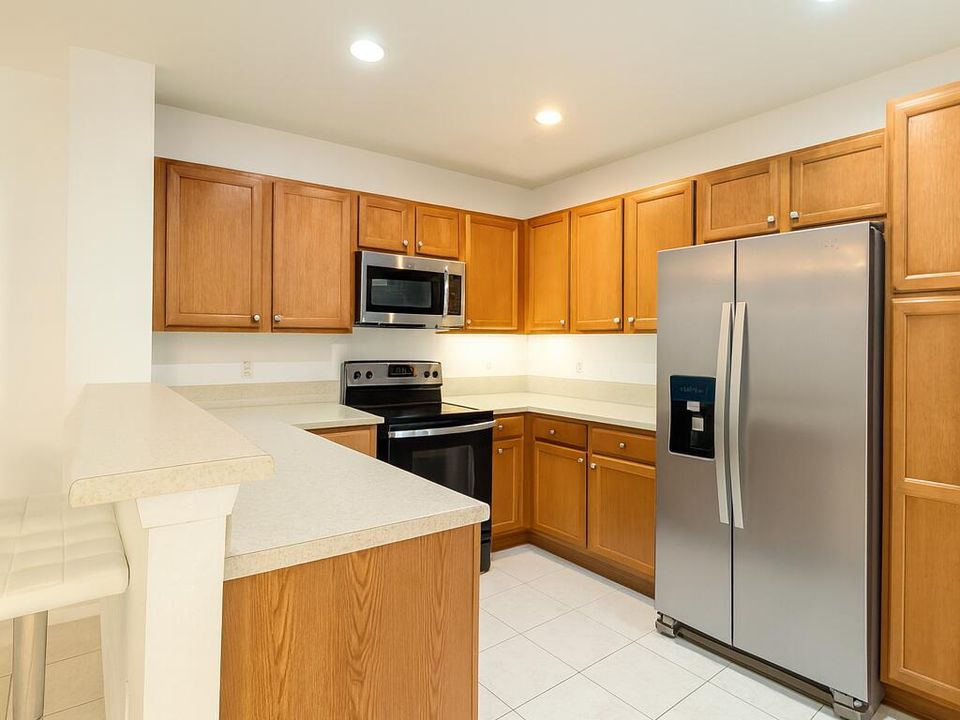 Active With Contract: $3,100 (3 beds, 2 baths, 1674 Square Feet)