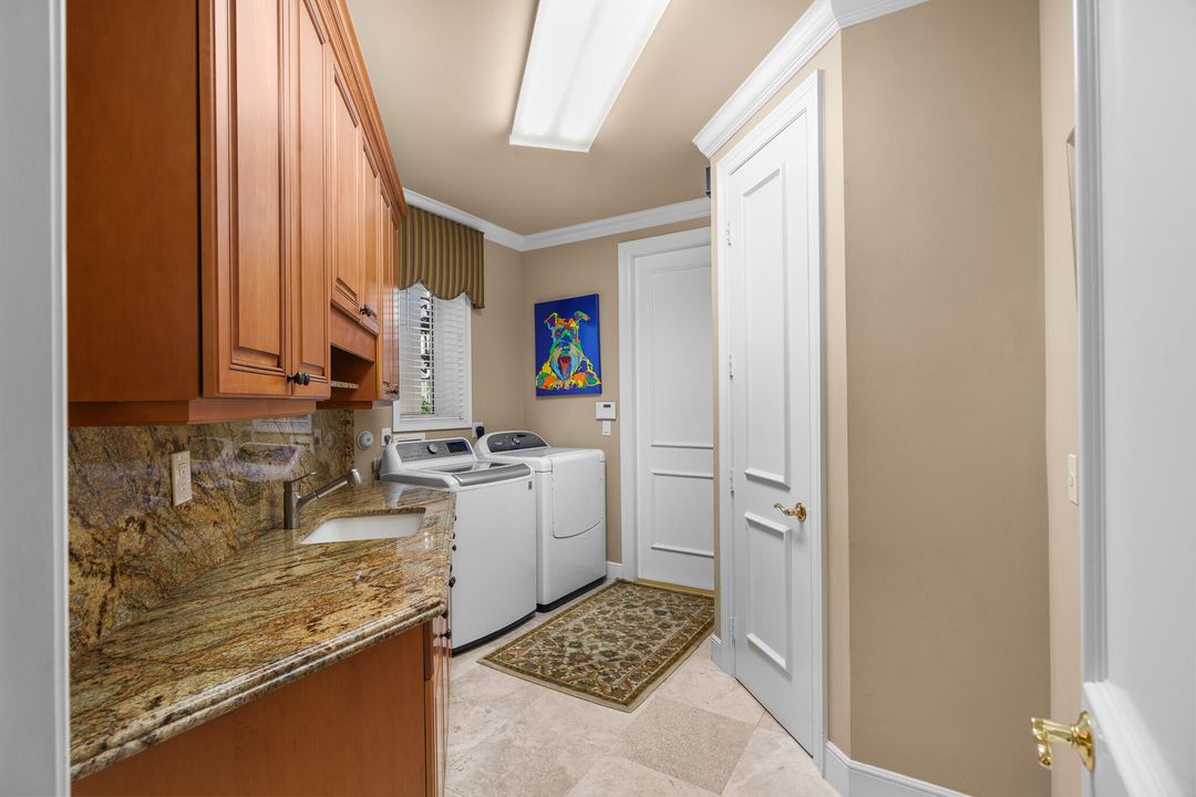 Под контрактом: $3,500,000 (3 спален, 3 ванн, 3571 Квадратных фут)