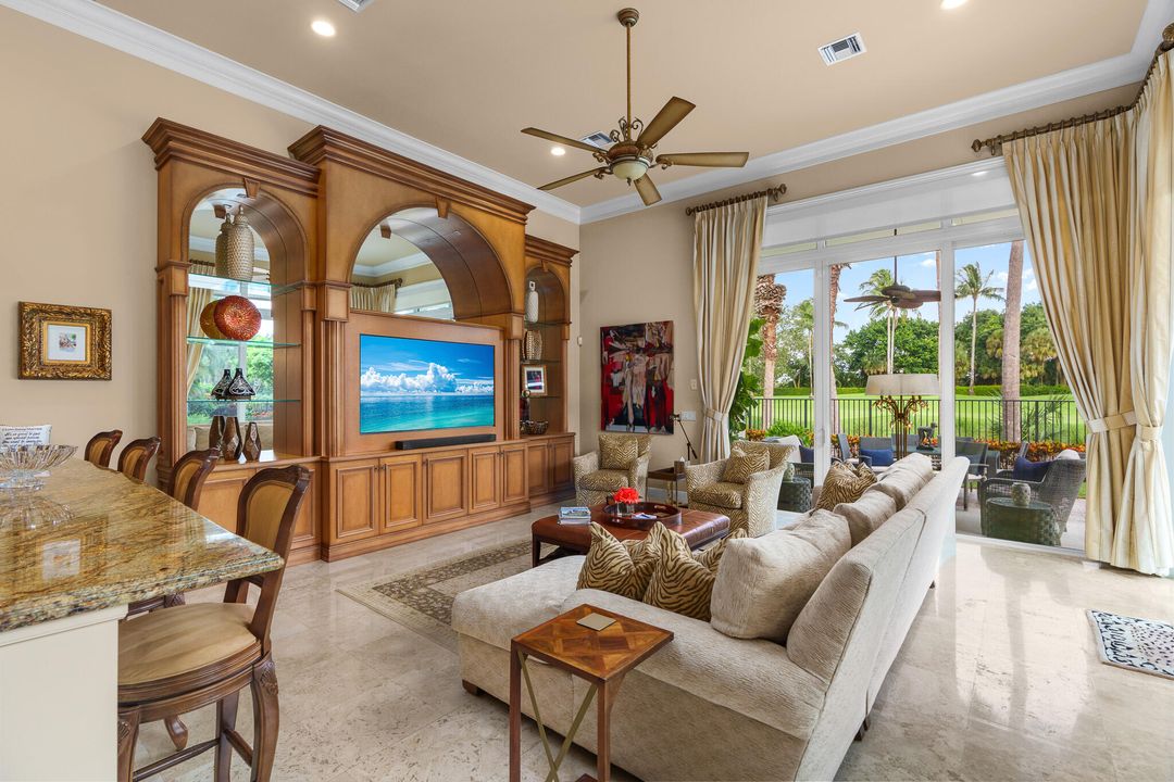 Под контрактом: $3,500,000 (3 спален, 3 ванн, 3571 Квадратных фут)